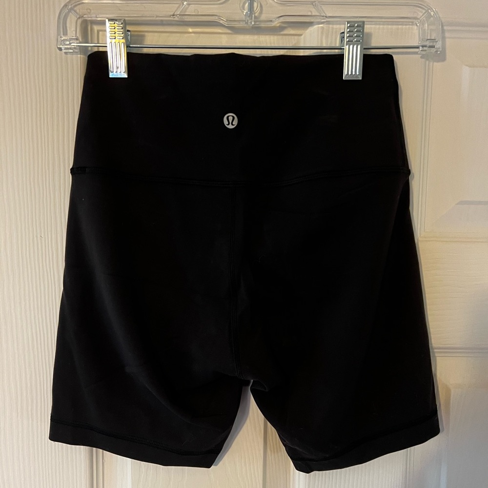 Brand new lululemon Wunder train HR shorts. 6inch. Size 6.